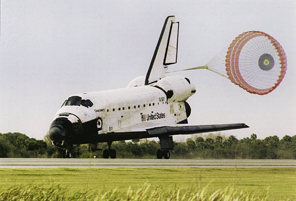 Discovery lands at the end of mission STS-60
