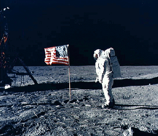 La bandera de los Estados Unidos de Norteamérica sobre la Luna