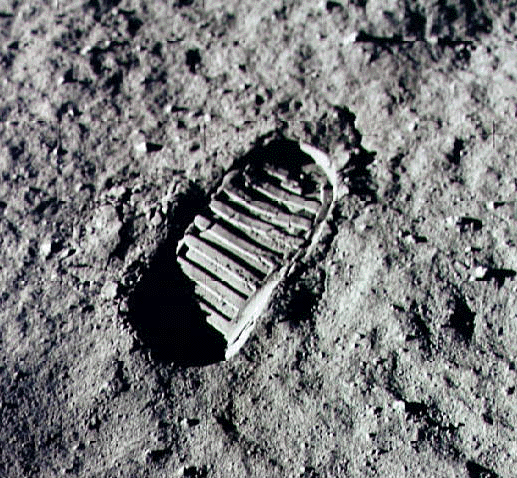 La primera huella del hombre sobre la Luna