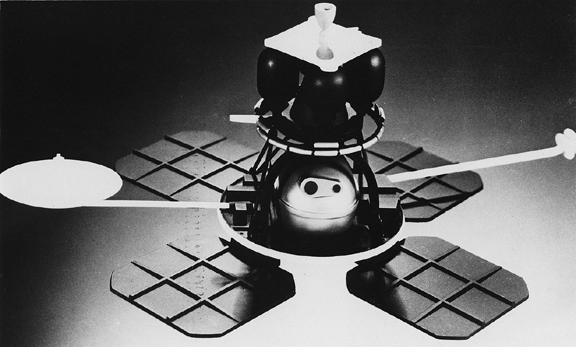 Un modelo de la sonda Lunar Orbiter.
