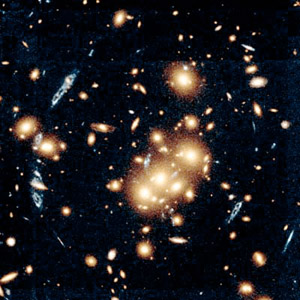 Imagen del HST de una lente gravitacional creada por un cúmulo de galaxias